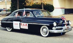 Image: DAR car in  Veteran's Day Parade